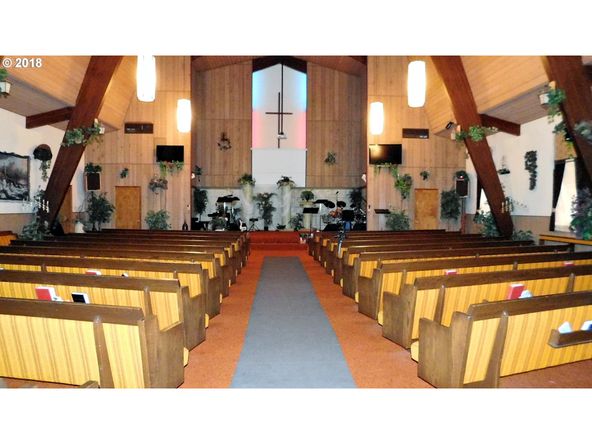 2837 W Harvard Ave, Roseburg, OR 97471